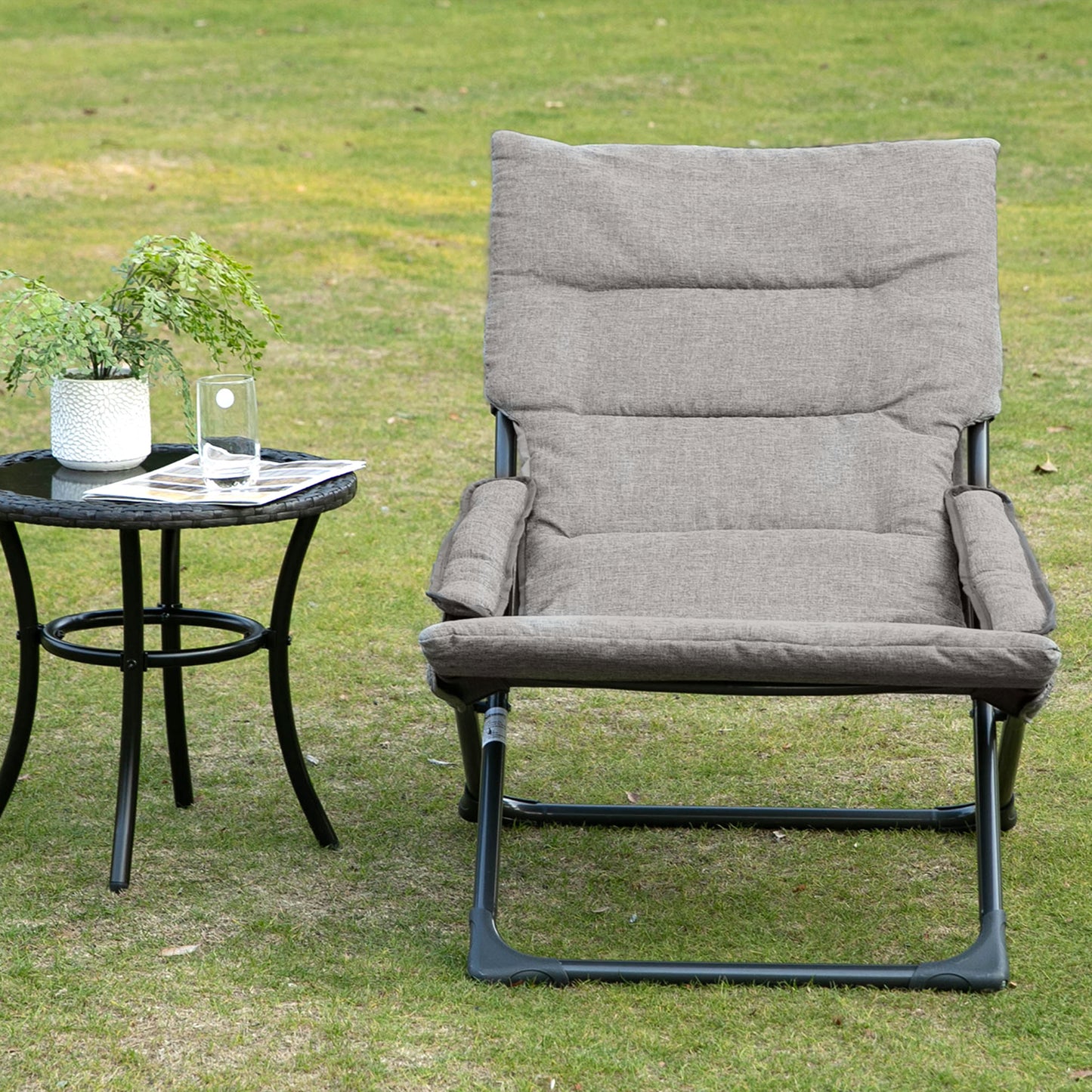 Outsunny Folding Lounge Chair, Mesh Fabric Lounger with Thick Padded Cushion and Armrest, Camping Beach Chair, Grey | Aosom Canada