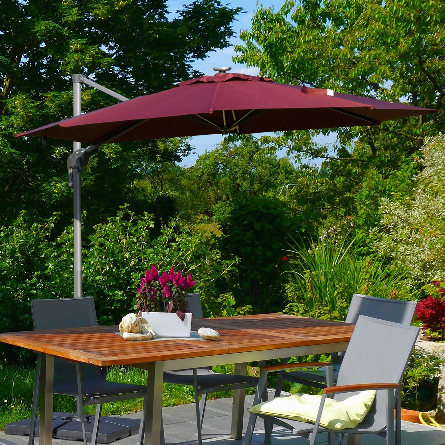 Outsunny 3m/10ft Outdoor Cantilever Sun Umbrella Solar LED Lighted Sun Shade Market Umbrella with Adjustable Angle & 360° Rotation | Aosom Canada